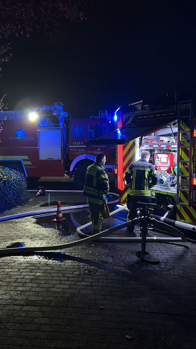 FW-OLL: Unterstützungseinsatz im Landkreis Cloppenburg - Großtanklöschfahrzeuge aus Ahlhorn und Altmoorhausen im nächtlichen Pendelverkehr eingebunden