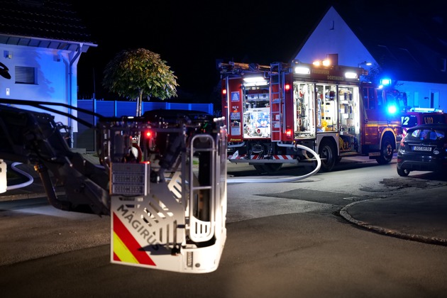 FW-DO: Nächtlicher Wohnungsbrand in Dortmund Kurl