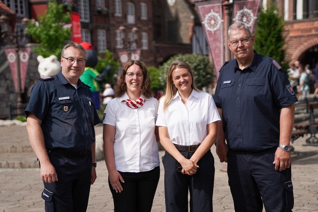 FW-LFVSH: Nachwuchs-Feuerwehrleute trotzen beim 19. Aktionstag im HANSA-PARK den hei&szlig;en Temperaturen