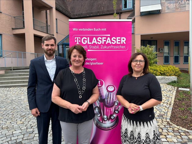 Telekom stellt Pl&auml;ne f&uuml;r den Glasfaserausbau im Rathaus vor