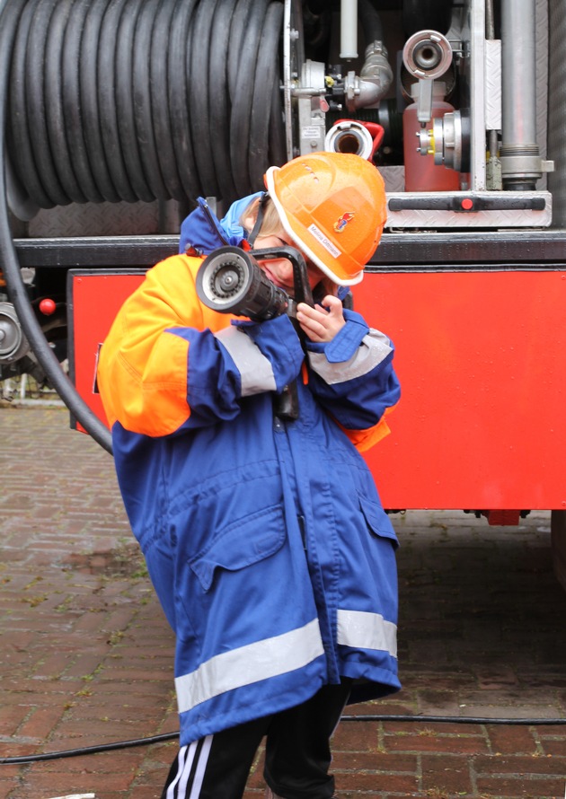 FW Mettmann: Feuerwehr Mettmann und Firetruck beim Grand Départ am 2. Juli