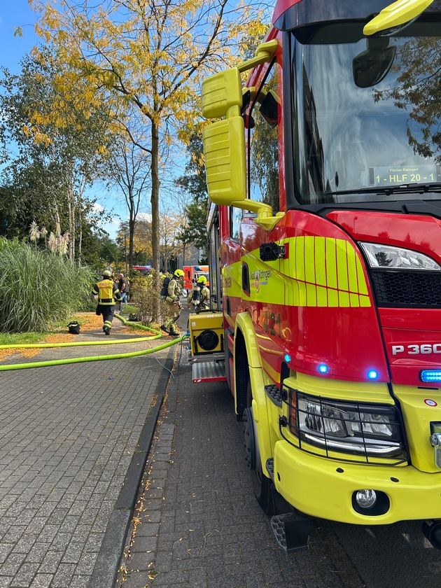 FW Ratingen: Ausgelöster Heimrauchmelder mit deutlich wahrnehmbaren Brandgeruch
