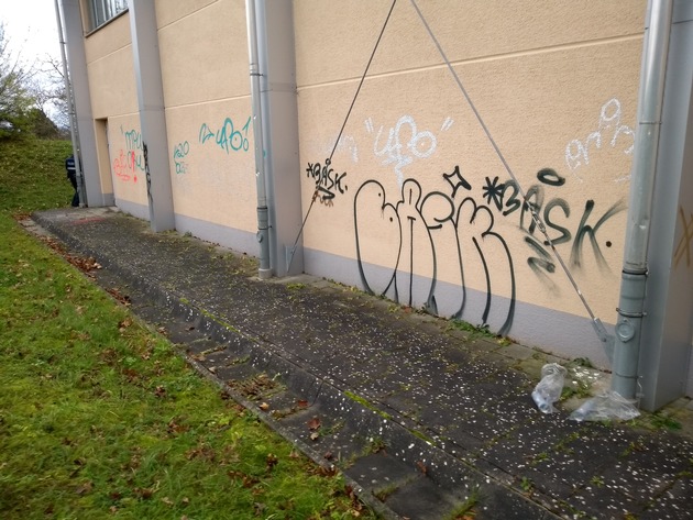 POL-PDNW: Sachbeschädigung durch Graffiti - Tag: BASK