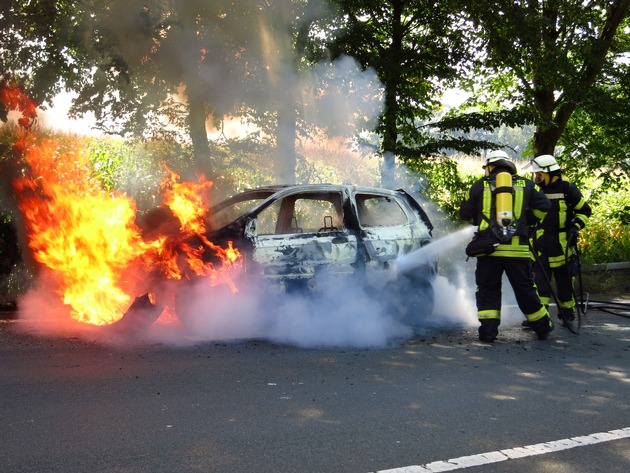 FW-WRN: Fahrzeugbrand auf der Nordlippestraße