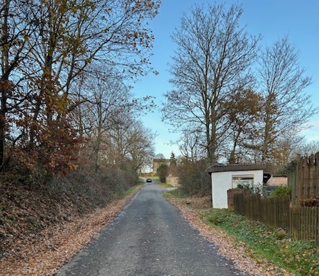 POL-PIKUS: Orangefarbener Dacia gesucht