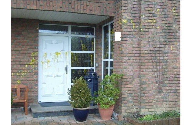 POL-REK: Sachbeschädigung durch Farbe an Einfamilienhaus