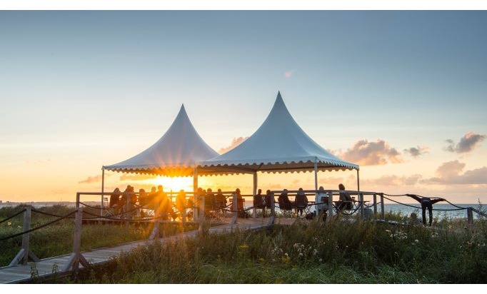Die Ostsee kann Sonnenuntergang: Zehn Tipps für Strandbars mit Sundowner-Flair