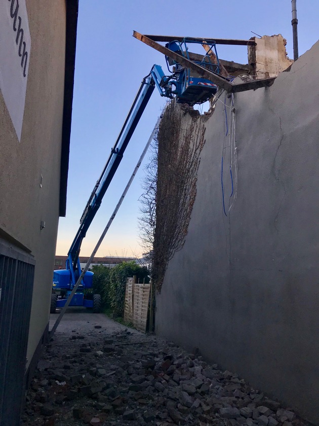 FW-BO: Arbeiter bei Bauunfall lebensgefährlich verletzt