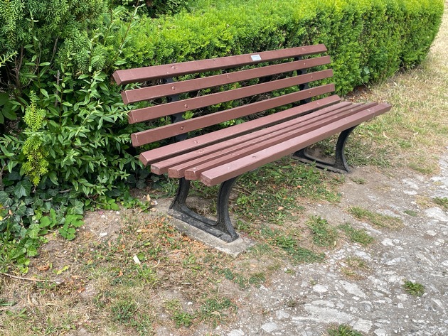 LPI-NDH: Bänke von Friedhof gestohlen - Zeugen gesucht