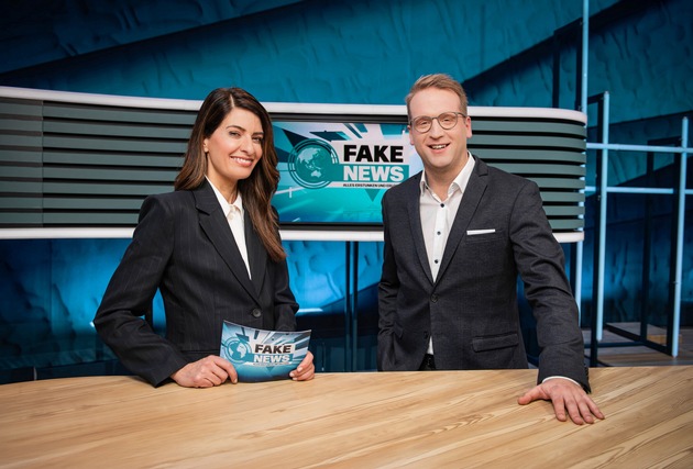 Fake, aber funny! Linda Zervakis, Katrin Bauerfeind und Benni Stark verbreiten am Mittwoch auf ProSieben die &quot;Fake News&quot; des Jahres