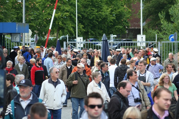 Marine - Pressemitteilung / Pressetermin: Kieler Woche 2010: Internationale Marinesoldaten und interessante Schiffe zu Gast im Marinestützpunkt