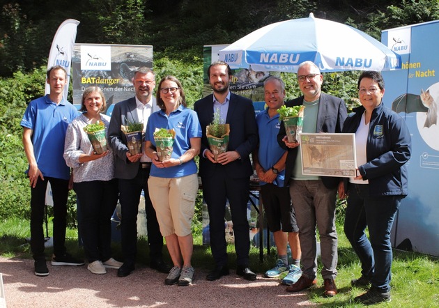 Presse-Information: Fledermaus-Projekt gewinnt beim Naturschutzwettbewerb „Unsere Heimat &amp; Natur“