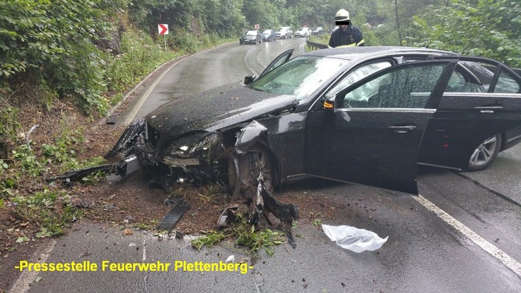 FW-PL: OT-Siesel/B236. Verkehrsunfall mit vier leicht Verletzten nach Alleinunfall