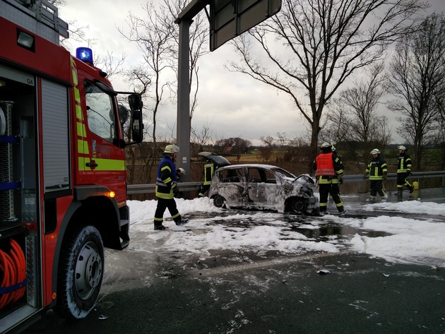 FW-WRN: Acht Verletzte und PKW-Brand auf der A1