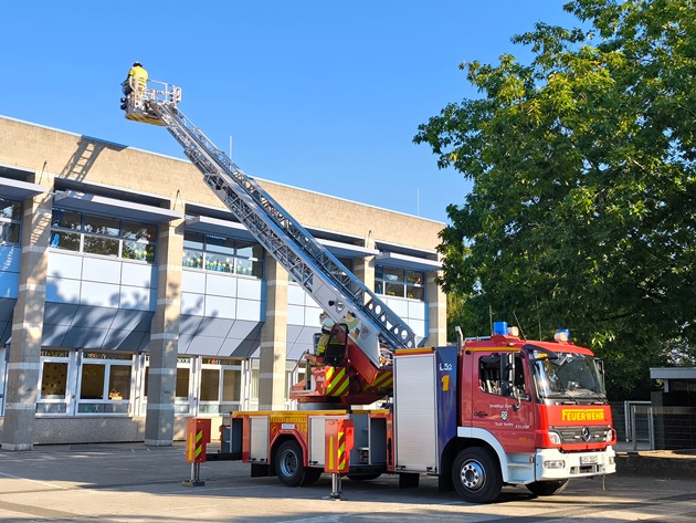 FW Xanten: Erfolgreiche Ausbildung zum Drehleitermaschinisten