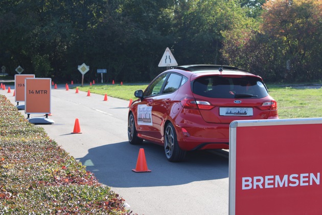 Ford bringt kostenloses Sicherheitstraining &quot;Vorfahrt für Deine Zukunft&quot; nach Thüringen (FOTO)