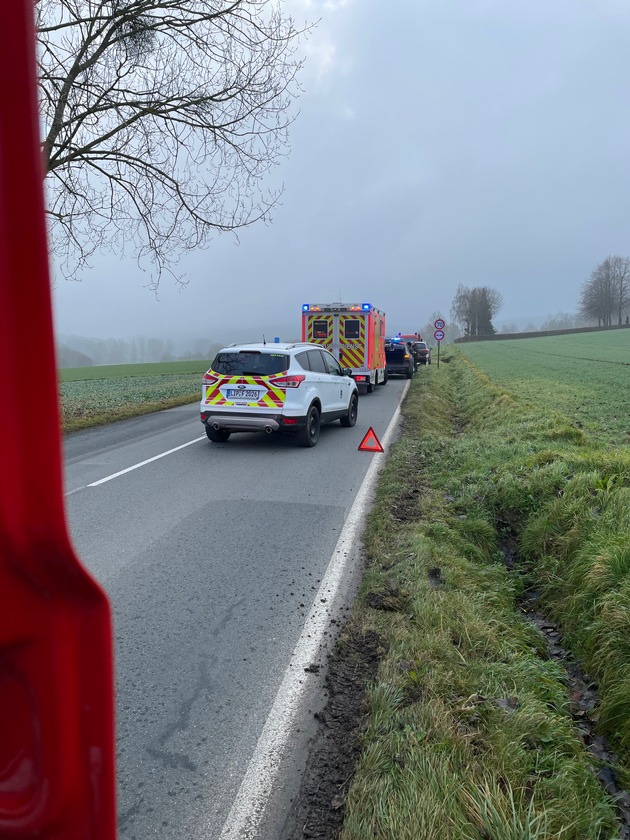 FW Horn-Bad Meinberg: eCall-Notrufsystem löst Großalarm zu einem Verkehrsunfall aus - zum Glück nur Blechschaden