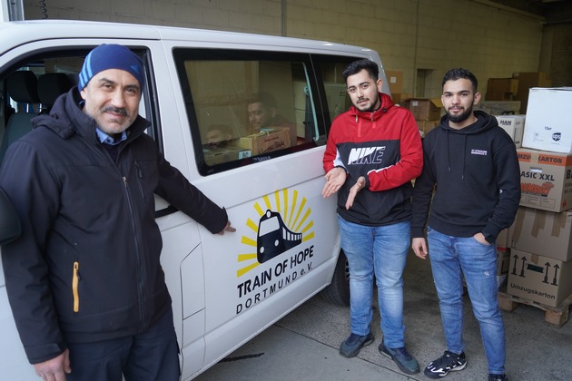 POL-DO: Polizei Dortmund unterstützt Train of Hope bei Spendenaktion für die Erdbebenopfer