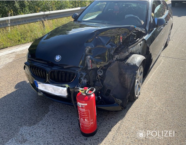 POL-PPWP: Mit Schilderwand auf A6 kollidiert - Fahrer schwer verletzt