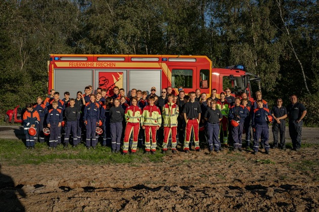 FW Frechen: Berufsfeuerwehrtag der Jugendfeuerwehr Frechen: Ein Tag und eine Nacht voller spannender Einsätze