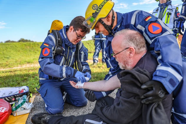 THW Bayern: Drohnenanflug und hybride Kriegsführung / THW aus Mittelfranken beübt beim &quot;Blauen Chamäleon&quot; den Zivilschutzfall mit 175 Kräften