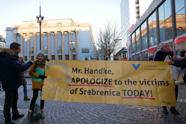 Proteste zur Preisverleihung an Peter Handke: Nur Verachtung für die Opfer