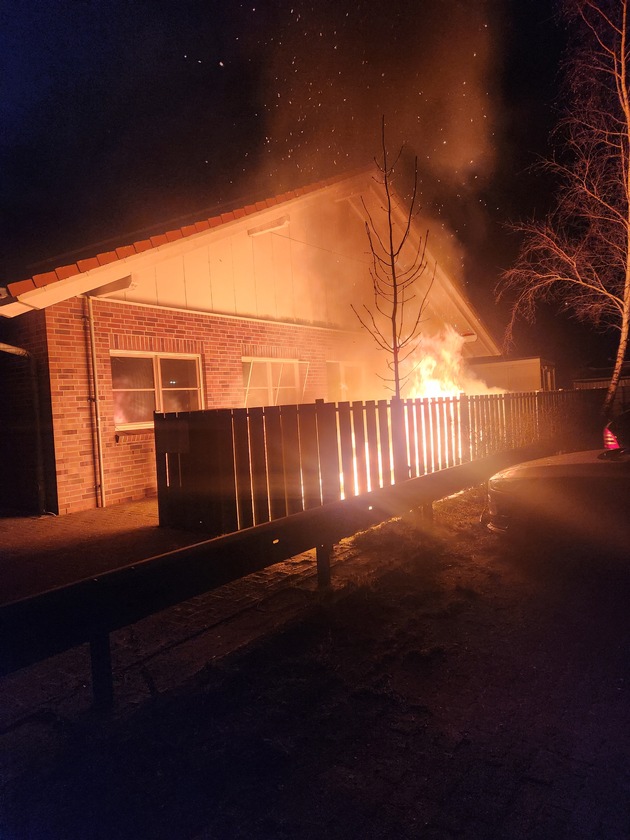 POL-IZ: 250313.1 Meldorf: Brand auf Schulgelände - Polizei sucht Zeugen