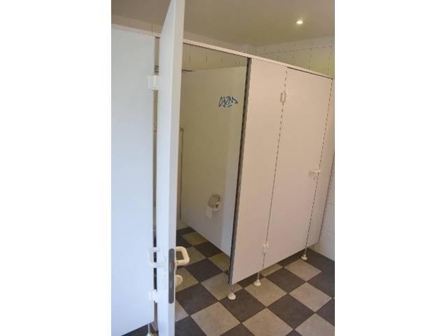 POL-EL: Lathen - Toilette durch SV Meppen-Tags beschädigt - Zeugen gesucht