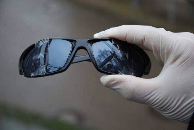 POL-H: Nachtragsmeldung zu unserer Presseinformation Nr. 6 vom 07.11.2010
Unbekannte Räuber zwingen Opfer zu Geldabhebungen

Zeugenaufruf!
Polizei veröffentlicht Fotos einer sichergestellten Brille