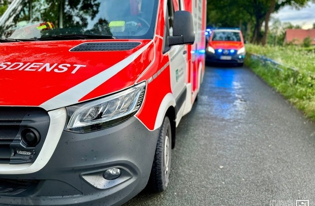 FW Hünxe: Verkehrsunfall zwischen PKW und LKW Autobahnausfahrt BAB3