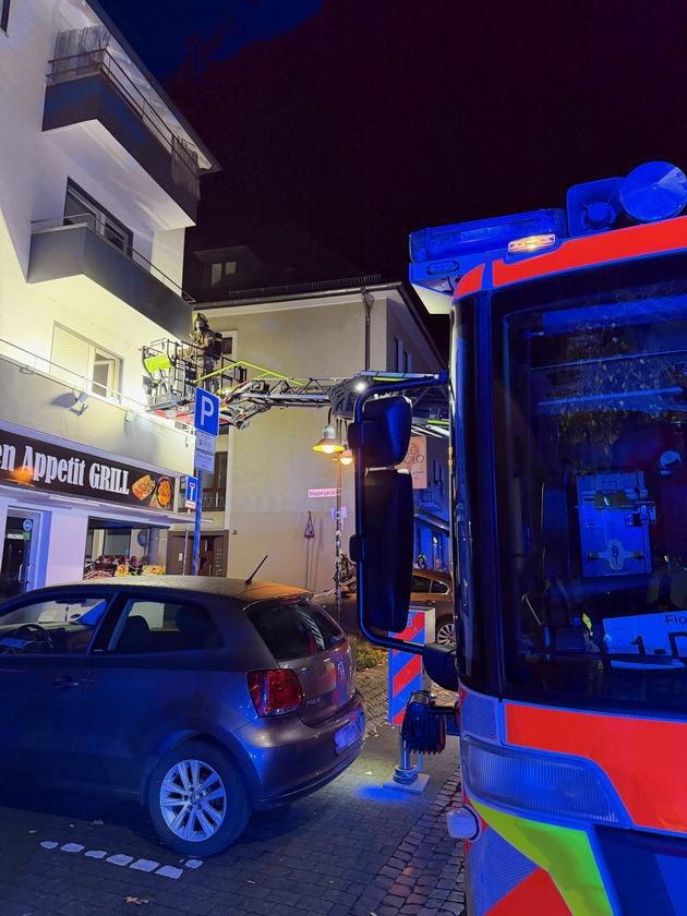 FW Paderborn: Zimmerbrand in einem Mehrfamilienhaus in der Königstraße