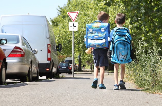 CosmosDirekt: Blickwinkel: Klein und doch schon groß: So kommen ABC-Schützen sicher in die Schule