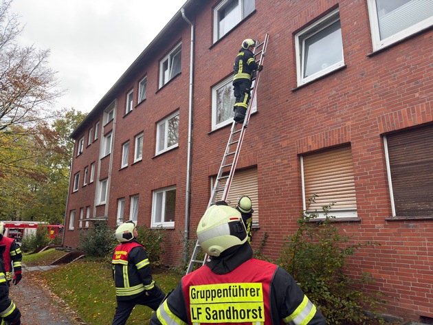 FW-AUR: Essensreste auf Herdplatte verkohlt