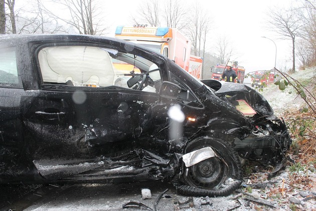 POL-OE: Zwei Verkehrsunfälle mit Personenschaden