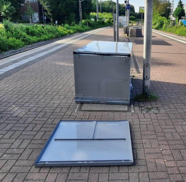 BPOL NRW: Hoher Sachschaden - Bundespolizei ermittelt nach Vandalismus am Bahnhof Lünen