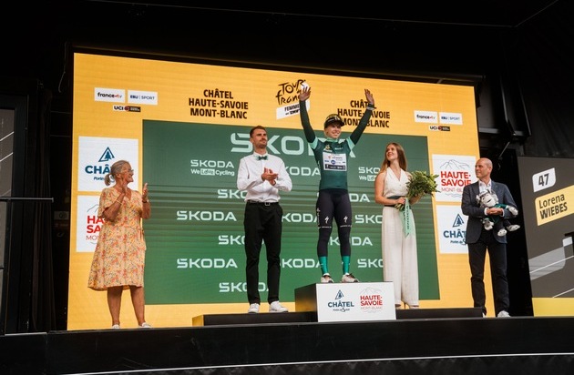 Skoda Auto Deutschland GmbH: Finale der Tour de France Femmes avec Zwift: Neue Trophäe von Škoda Design erinnert an das 130 jährige Firmenjubiläum