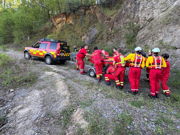 FW Mettmann: Person mutmaßlich im Gewässer eines Steinbruchs vermisst