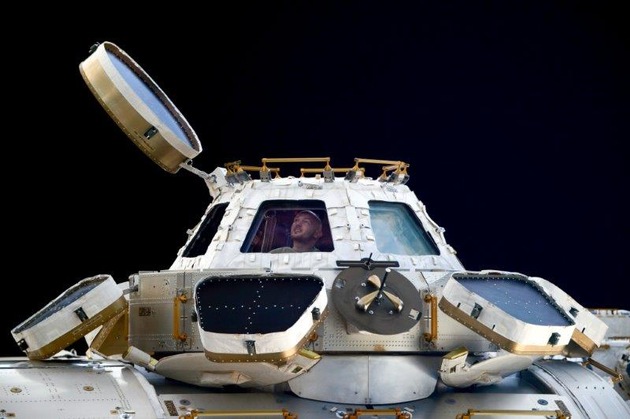 Bildband "166 Tage im All" gibt Ausblick auf die "Horizons"-Mission