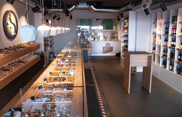 KERNenergie eröffnet neuen Store mit gläserner Chocolaterie in Hamburg
