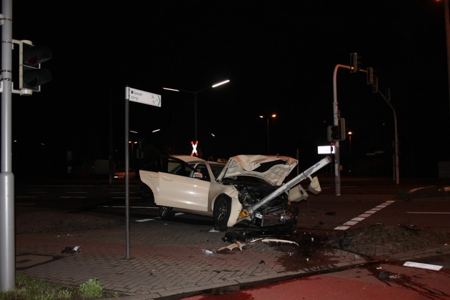 POL-PPRP: Zwei Verletzte nach Vorfahrtsverstoß