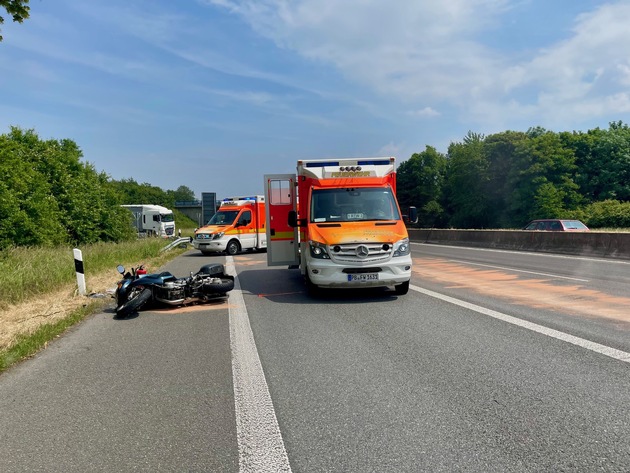 FW Paderborn: Verkehrsunfall mit einem Motorrad auf der Bundesstraße 1