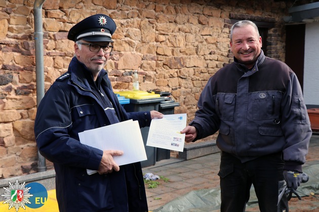 POL-EU: Präventionsstreife: Polizei Euskirchen informiert Anwohner über Einbruchsschutz
