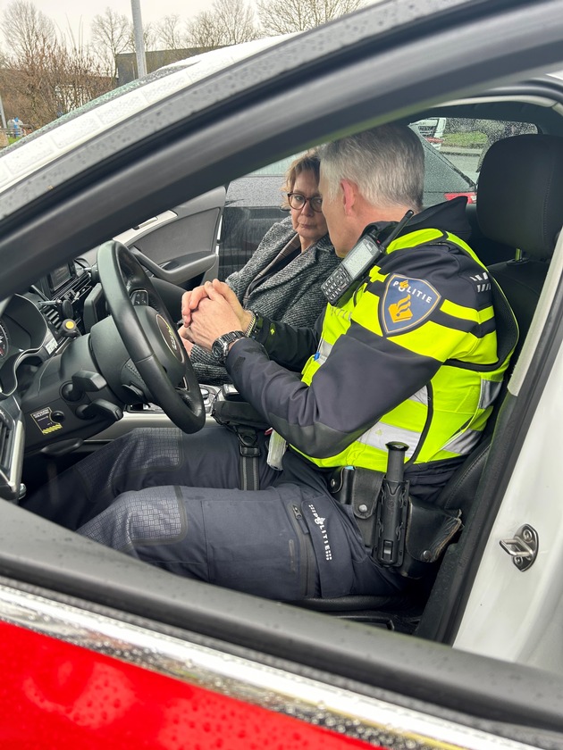 POL-OS: Deutsch-niederländische Zusammenarbeit: Behrens besucht Grenzüberschreitendes Polizeiteam