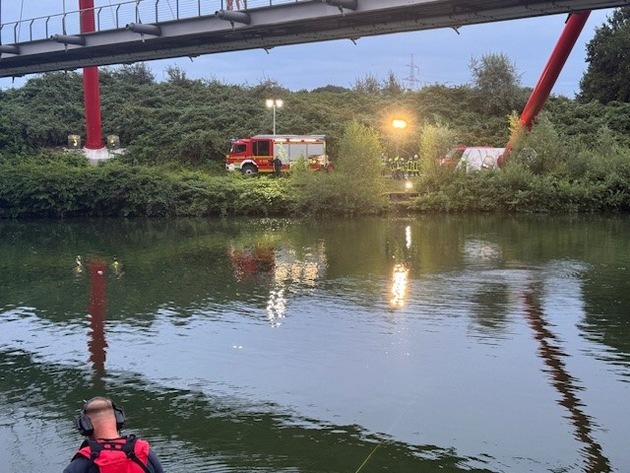 FW-GE: Abendliche Feuerwehrübung am Rhein-Herne-Kanal