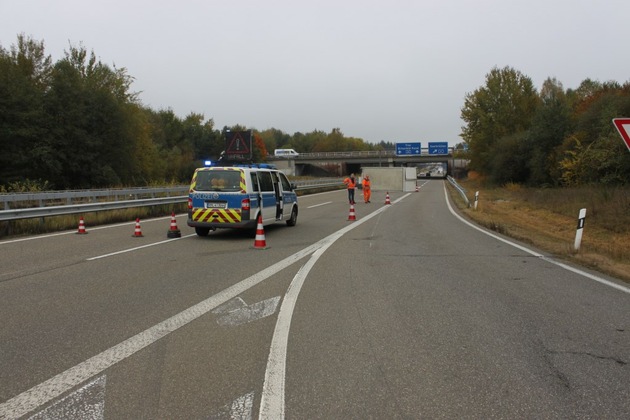 POL-PDKL: A62/Landstuhl, Lkw verliert kompletten Wechselkofferaufbau