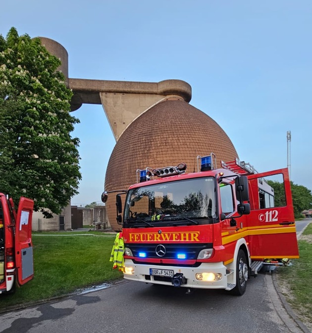 FW Gronau: Chemikalie tritt aus, mehrstündiger Feuerwehreinsatz für rund 80 Einsatzkräfte