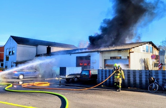 FW Kamen: Werkstattbrand mit erheblichen Folgen