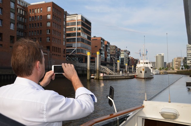 THW-HH MV SH: Landeshelfervereinigung Hamburg und das THW Hamburg luden zur traditionellen Barkassenfahrt ein