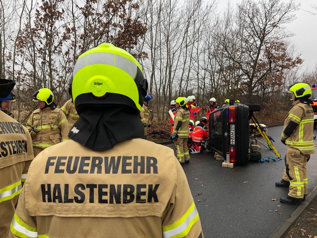 FW-PI: Feuerwehr Halstenbek rettet eine Schwerverletzte Person nach Verkehrsunfall