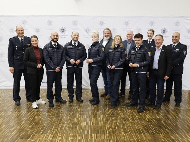 POL-OH: Indienststellung der neuen Freiwilligen Polizeihelferinnen und -helfer